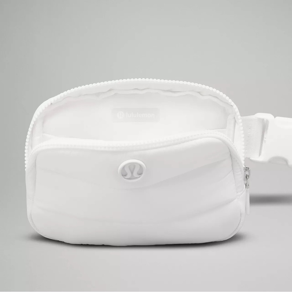 Lululemon Everywhere 1L Wunder Puff Water Resistant White Belt Bag. - Picture 2 of 5